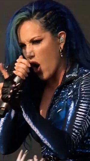 Alissa White-Gluz Instagram - Némésis
Grasp 2023

🤘