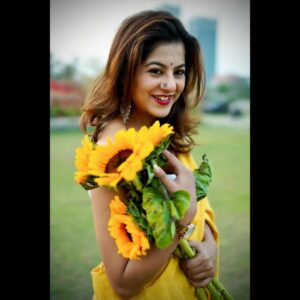 Alivia Sarkar Instagram - তাকেই ভালোবাসব আমি, যতই সে হাত ছাড়ুক— 
কারণ প্রেমে থাকতে আমায় শেখান স্বয়ং শাহরুখ!

- @barish_lyrics