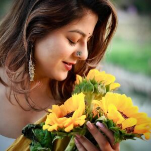 Alivia Sarkar Instagram - তাকেই ভালোবাসব আমি, যতই সে হাত ছাড়ুক— 
কারণ প্রেমে থাকতে আমায় শেখান স্বয়ং শাহরুখ!

- @barish_lyrics