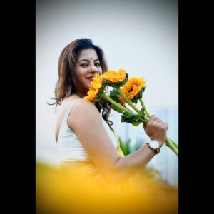 Alivia Sarkar Instagram - তাকেই ভালোবাসব আমি, যতই সে হাত ছাড়ুক— 
কারণ প্রেমে থাকতে আমায় শেখান স্বয়ং শাহরুখ!

- @barish_lyrics