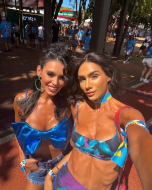 Alline Calandrini Instagram - Meu bombom presente é você 🎊✨🤟🏽🤪
