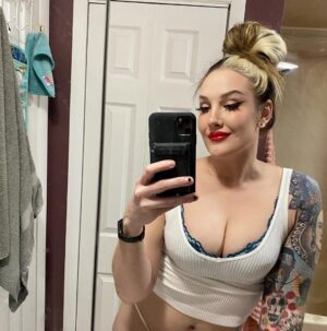 Allysin Kay Instagram - Sunday vibes ➡️➡️➡️