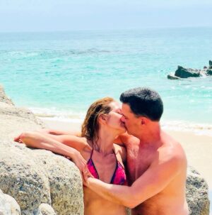 Alysia Reiner Instagram - You still take my breathe away & make me laugh like no one else  @davidalanbasche. After more than half my life I still choose you. Thank you @grandvelasboutiquehotel @velasresorts for making us feel like it’s our honeymoon again. 
#myvelasexperience #joyisanactofresistance #honeymooners