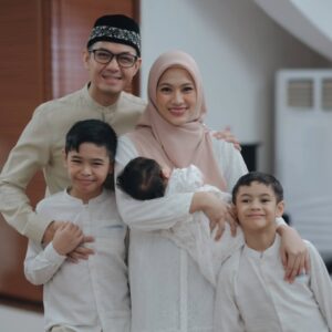 Alyssa Soebandono Instagram - Masya Allah Tabarakallah ♡

07.07.2024

Alhamdulillah, Aqiqah untuk putri kami telah dilaksanakan.

Semoga seluruh doa yang kami panjatkan diijabah oleh Allah Azza wa Jalla.

Terima kasih juga yah untuk seluruh doa baik dan semua harapan yang dipanjatkan untuk Aulia serta Rendra dan Malik selama ini.

Allahumma Baarik.