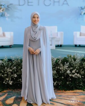 Alyssa Soebandono Instagram - ... and it's blue 🩵
-

Dress by @rasya_shakira
Hijab by @awanisaw 
Makeup by @nooibeauty