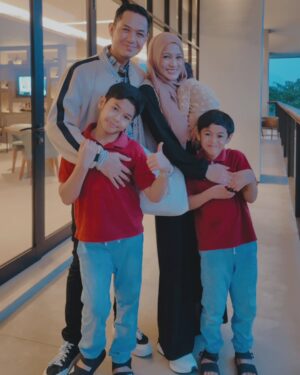 Alyssa Soebandono Instagram - First staycation as a family of five ♡

Allahumma Baarik.