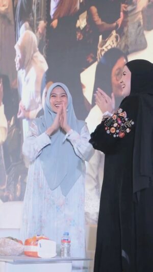 Alyssa Soebandono Instagram - "... karena mendidik anak sama dengan membentuk kebiasaan dan meninggalkan kenangan." - Ustadzah Elly Risman ♡

Masya Allah, banyak sekali yang dapat dipetik dari acara Khadijah Festival hari ini. Terima kasih, @khadijafestival dan @madinaislamicschool_official atas undangannya.

Semangat untuk semua orang tua. Insya Allah, kita bisa menjadi orang tua terbaik untuk anak-anak kita.

Agar kelak lelah ini menjadi Lillah.

Aamiin Allahumma Aamiin ♡