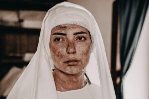 Amal Arafa Instagram - 👉🏻

شو ناطر شيماء؟!
اكيد لسا 🔥

#أمل_عرفة #شيماء #زقاق_الجن

انتاج @mb1.production 
المنتج #ماهر_البرغلي
تأليف #محمد_العاص
إخراج @tamerissak
#stylist @fadiabd80 
#makeup #أحمد_حيدر
📸 @mohamadhadle79