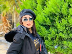 Amal Arafa Instagram - #swipe 👉🏻👉🏻
من تصوير فيلم جديد بعدسة الصديق الفنان أيمن عبد السلام ❤️❤️❤️❤️
#أمل_عرفة #أيمن_عبدالسلام #فيلم #جديد #تصوير #كواليس #تلفزيون #دراما #جديد
#amalarafa #amal #hope #smile #love #new #film #tv #picsoftheday #picsofinstagram #instashoots #instalike #instagood #followers #nature #behindthescenes #photo #capture #winter @amal_arafa @aiman.abdulsalam_