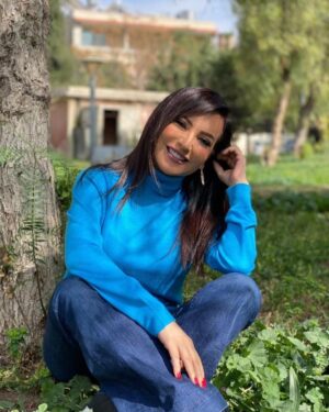 Amal Arafa Instagram - عشها كما هي … بسيطة أو معقدة .. ستمر.. احرص على الأثر الطيب فقط💙 شكراً للمحبة الكبيرة إنها واحدة من أجنحتي التي أطير بها …. My Birthday 🤗🤗🤗