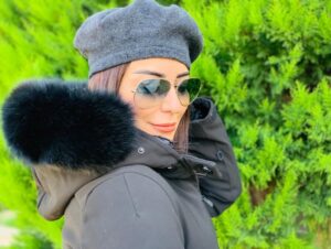 Amal Arafa Instagram - #swipe 👉🏻👉🏻
من تصوير فيلم جديد بعدسة الصديق الفنان أيمن عبد السلام ❤️❤️❤️❤️
#أمل_عرفة #أيمن_عبدالسلام #فيلم #جديد #تصوير #كواليس #تلفزيون #دراما #جديد
#amalarafa #amal #hope #smile #love #new #film #tv #picsoftheday #picsofinstagram #instashoots #instalike #instagood #followers #nature #behindthescenes #photo #capture #winter @amal_arafa @aiman.abdulsalam_