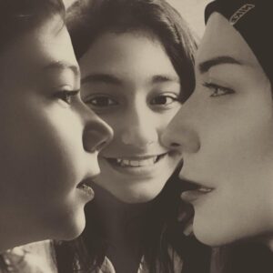 Amal Arafa Instagram - من أجمل التصميمات اللي شفتا انا وقلبين سلمى ومريم من هدى ابراهيم شكرًا يا حبيبة قلبي❤️❤️❤️