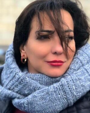 Amal Arafa Instagram - اليقين بالله... الثقة .. الأمل والحياة❤
صباح الخير
أستكمل تصويري في حلب في مسلسل حارس القدس
#أمل_عرفة #تصوير #مسلسل #حارس_القدس #سوريا #حلب
#amalarafa #amal #love #aleppo #shooting #new #series #alquds #palestine #picoftheday