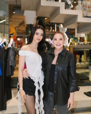 Amanda Obdam Instagram - Team Wang 

#TEAMWANGdesign
#ISEETHELIGHTS
#TEAMWANGdesignTHAILAND
#club21thailand
#EMSPHERE