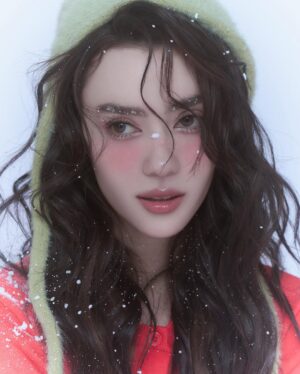 Amanda Obdam Instagram - Merry Christmas 🎄 

Photographer: @23digits_  @twentythreedigits 
Manager @jamemypatiphan 
Makeup: @dreamm.makeup 
Hairstylist @prawantohair 
Stylist: @priimper.pnm 
Asst photographer: @jaikla88
Outfit : @quince.bkk @rentalbybkk

#23digitsphotos