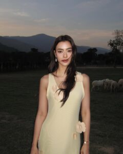 Actress Amanda Obdam HD Photos and Wallpapers January 2025