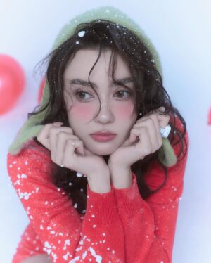 Amanda Obdam Instagram - Merry Christmas 🎄 

Photographer: @23digits_  @twentythreedigits 
Manager @jamemypatiphan 
Makeup: @dreamm.makeup 
Hairstylist @prawantohair 
Stylist: @priimper.pnm 
Asst photographer: @jaikla88
Outfit : @quince.bkk @rentalbybkk

#23digitsphotos