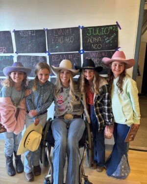 Amberley Snyder Instagram - 🎤 Just some speaking pics with cool people 🎤

#amberleysnyder #walkriderodeo #motivationalspeaker 
❤️ @purinaperformancehorse 
❤️ @cinchjeans 
❤️ @redmondequine 
❤️ @officialharttrailer
❤️ @signaturequarters 
❤️ @_classicequine 
❤️ @bemerhorseset 
❤️ @summit_animalhealth 
❤️ Mccollee land & Livestock 
❤️ @farnamhorse / @purishield 
❤️ southvalleyequinehospital
❤️ @americanhatco 
❤️ @montana.silversmiths
❤️ @silverliningherbs 
❤️ @equstreamz