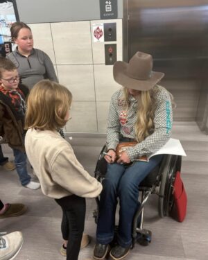 Amberley Snyder Instagram - 🎤 Just some speaking pics with cool people 🎤

#amberleysnyder #walkriderodeo #motivationalspeaker 
❤️ @purinaperformancehorse 
❤️ @cinchjeans 
❤️ @redmondequine 
❤️ @officialharttrailer
❤️ @signaturequarters 
❤️ @_classicequine 
❤️ @bemerhorseset 
❤️ @summit_animalhealth 
❤️ Mccollee land & Livestock 
❤️ @farnamhorse / @purishield 
❤️ southvalleyequinehospital
❤️ @americanhatco 
❤️ @montana.silversmiths
❤️ @silverliningherbs 
❤️ @equstreamz