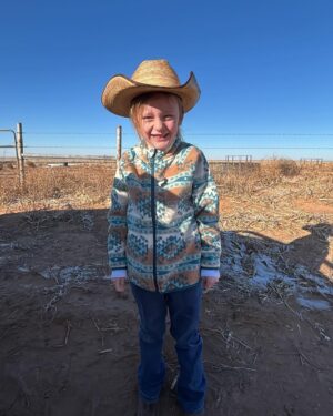 Amberley Snyder Instagram - 🎤 Just some speaking pics with cool people 🎤

#amberleysnyder #walkriderodeo #motivationalspeaker 
❤️ @purinaperformancehorse 
❤️ @cinchjeans 
❤️ @redmondequine 
❤️ @officialharttrailer
❤️ @signaturequarters 
❤️ @_classicequine 
❤️ @bemerhorseset 
❤️ @summit_animalhealth 
❤️ Mccollee land & Livestock 
❤️ @farnamhorse / @purishield 
❤️ southvalleyequinehospital
❤️ @americanhatco 
❤️ @montana.silversmiths
❤️ @silverliningherbs 
❤️ @equstreamz
