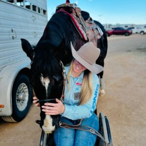 Amberley Snyder Instagram - 🥰 Pretty lucky with all these Valentines 💘 

#amberleysnyder #walkriderodeo #atppower #frenchopen #tinktink #elliemae #fairytalewedding