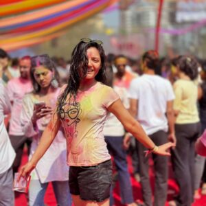 Ambika Vani Instagram - Happy Holiiiiiii ✨❤️

#happyholi #holi #mumbai #celebrationsportsclub #festival