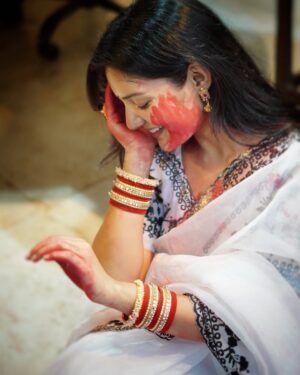 Ambika Vani Instagram - Life is a canvas, make it colorful! Happy Holi✨

PC - @shayansphotography @yanibirii 

#holi #happyholi #saree #indianfestival