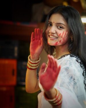 Ambika Vani Instagram - Life is a canvas, make it colorful! Happy Holi✨

PC - @shayansphotography @yanibirii 

#holi #happyholi #saree #indianfestival