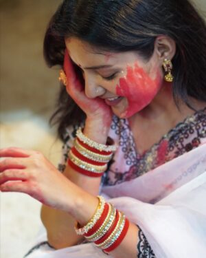 Ambika Vani Instagram - Life is a canvas, make it colorful! Happy Holi✨

PC - @shayansphotography @yanibirii 

#holi #happyholi #saree #indianfestival