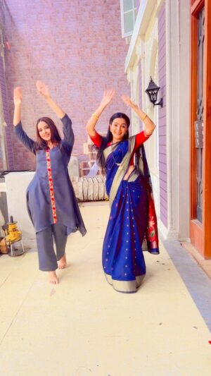 Ami Trivedi Instagram - Us again♥️
@ami_trivedi_official 

#reels #instagram #togetherforever #reelmate #fyp #dance #mood #yrkkh #birlas #taalsetaalmila #trending #viral