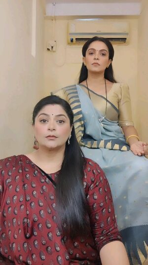 Ami Trivedi Instagram - हम आएं हैं हिंदुस्तान लूटने 
.
#HappyNavrati
#NavrehMubarak 
#HappyGudiPadwa
#HappyUgadi
#HappyChetichand
#MakeUpRoomDiaries
#ShootShenanigans
#ReelKaroFeelKaro 
#YRKKH 
#MahimaBirla
#BasantiKiBeti
.
सभी को नव वर्ष की हार्दिक शुभकामनाएं