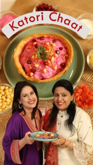 Amrita Raichand Instagram - Aaj Kolkata se aayi meri dost, humare saath Holi manane! 🎉🌈 What better way to kickstart a Holi party? 🎊 Her signature KATORI CHAAT  itna divine hai, ki aap katori ke saath saath apni ungliyan chaat jayenge 😋😂😋 

For the detailed recipe click on the link in my Bio and in my stories ❤️🍴

Outfit by @neenaksahi

 #HoliVibes #KatoriChat #EdibleBowl  #HoliParty #FoodieFun #festivalvibes #holivibes #delhifood #streetfood #kolkata #colours #mintsrecipes #amritaraichand #asrworld #chefandbeyond