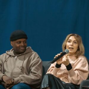 Ana Bacalhau Instagram - Alunos da Escola Secundária de Benfica em Talk com Ana Bacalhau e Valete

Hoje, os alunos da Escola Secundária de Benfica tiveram a oportunidade única de participar numa Talk com a cantora Ana Bacalhau e o rapper Valete. Este encontro especial aconteceu no interior da Escola e foi realizado no âmbito do Programa Horizontal 360, promovido pela Junta de Freguesia de Benfica, e inserido nas comemorações do Mês da Juventude.

O Horizontal 360 é um programa inovador que visa proporcionar aos jovens experiências enriquecedoras através de debates, workshops e eventos culturais, incentivando a participação ativa na comunidade.

Durante a sessão, os alunos puderam colocar questões e ouvir, diretamente destes dois artistas de renome, reflexões sobre música, carreira e temas importantes para a juventude. Uma experiência inspiradora para todos! 

#juventude #horizontal360 #anabacalhau #valete #bairrodebenfica