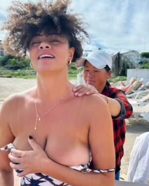 Ana Flavia Cavalcanti Instagram - Saudade de @sitgesfestival 🍓
Continente de Davi Pretto no @globoplay 
Inesquecível receber uma massagem tailandesa frente mar. 
Resumindo: a vida presta 🍓

#ᴛʙᴛ