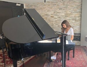 Ana Guerra Instagram - Voy a borrar fotos que ya no tengo espacio, o no….