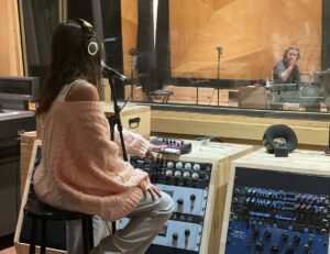 Ana Guerra Instagram - Voy a borrar fotos que ya no tengo espacio, o no….