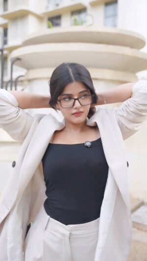 Anahita Bhooshan Instagram - Jatt te paira dil te kar gi, hirni wargi tor teri 💃