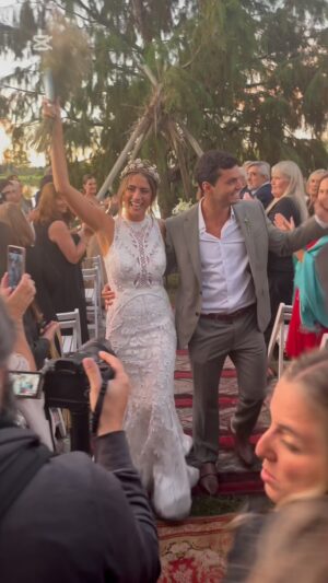 Andrea Frigerio Instagram - Qué lindo es celebrar el casamiento de los hijos de nuestras amigas queridas. 
Muy emocionante! 
Tantos años compartidos, tantos recuerdos. 
Mientras  escuchaba la ceremonia no podía dejar de acordarme de vos embarazada @tgarbesi esperándo a Mateo con tanto amor.
(Perdón pero
Qué bombas todas mis amigas no?
@teresacalandra @nequigalotti  @morafurtadook  @delfinafrers  @reynalgina  @evelynscheidl  @teresafrias  @mariaanaarias)  Retomo jjjaja:
Felicidades a los novios!
Victoria Solanet & Mateo Ventura ♥️ . El amor compartido: Lo mejor de la vida para ustedes!🦋