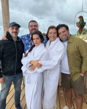 Andrea Frigerio Instagram - Son Días de rodaje
#VacacionesConPapa
@dariobarassi ♥️
@violeurtizberea ♥️
@spregelburd ♥️
@gabrielnesci ♥️
@pampafilms ♥️
@mlasansky ♥️
@cimarron_cine ♥️