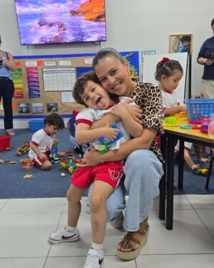 Andrea Quattrocchi Instagram - Kinder 3🥹 Volviendo a la época de colegio, pero esta vez del otro lado. ¡Que locura la vida y el paso del tiempo! Me encanta la vida desde tus ojitos mi Bruni♥️ (Basta lo CHINOS de felicidad que estamos con Dario 🤤🤣)