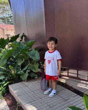Andrea Quattrocchi Instagram - Kinder 3🥹 Volviendo a la época de colegio, pero esta vez del otro lado. ¡Que locura la vida y el paso del tiempo! Me encanta la vida desde tus ojitos mi Bruni♥️ (Basta lo CHINOS de felicidad que estamos con Dario 🤤🤣)
