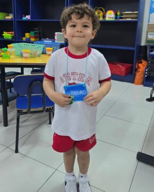 Andrea Quattrocchi Instagram - Kinder 3🥹 Volviendo a la época de colegio, pero esta vez del otro lado. ¡Que locura la vida y el paso del tiempo! Me encanta la vida desde tus ojitos mi Bruni♥️ (Basta lo CHINOS de felicidad que estamos con Dario 🤤🤣)