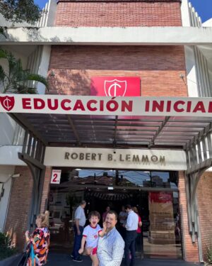 Andrea Quattrocchi Instagram - Kinder 3🥹 Volviendo a la época de colegio, pero esta vez del otro lado. ¡Que locura la vida y el paso del tiempo! Me encanta la vida desde tus ojitos mi Bruni♥️ (Basta lo CHINOS de felicidad que estamos con Dario 🤤🤣)