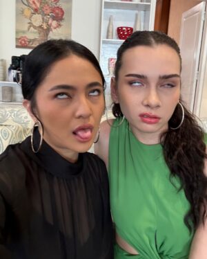 Andriani Marshanda Instagram - "Sahabat"

@jsas_series
@doshzn

#jangansalahkanakuselingkuh