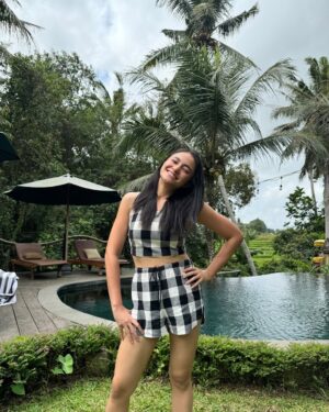 Andriani Marshanda Instagram - The minute spring transitions to summer, I pray that God will make me face the winter like a lionness. Sturdy and Trusting The Journey.

#marshedquote #marshanda