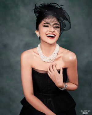 Andriani Marshanda Instagram - In the heart of the storm, I find my calm-a quiet flame that flickers but never fades. Amid the chaos, I learn that strength is not in resisting the wind, but in bending with grace.

Quote by A.H.

MUA @rama_jee
Hairstylist @yunican991
Photographer @riomotret
Gown @ziozoi_ 
Jewelry @agnessutantojewels 
Headpiece @riiszaaraa
Fashion Director @milsonmassie
Styled by @rikkisi