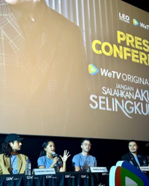 Andriani Marshanda Instagram - #JanganSalahkanAkuSelingkuh Press Conference ✨ 

@jsas_series @wetvoriginal @wetvindonesia @leopictures_official 

Look Credits:
MUA @rama_jee 
Hairstylist @enikemakeupin 
Jewelry @semarnusantara 
Pants @josephineanni 
Styled by @rikkisi @milsonmassie