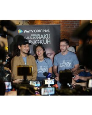 Andriani Marshanda Instagram - #JanganSalahkanAkuSelingkuh Press Conference ✨ 

@jsas_series @wetvoriginal @wetvindonesia @leopictures_official 

Look Credits:
MUA @rama_jee 
Hairstylist @enikemakeupin 
Jewelry @semarnusantara 
Pants @josephineanni 
Styled by @rikkisi @milsonmassie