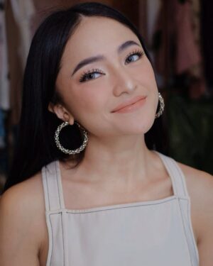 Andriani Marshanda Instagram - 🍹 #marshanda 

MUA & hairstyle by @vinaavaniaa