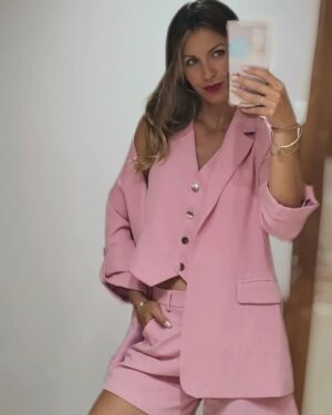 Andy Vila Instagram - Mix de los últimos días 💕 

1.4.5.8 🎬 y looks de @soybrumma 
2. Mi 🍓 @cartersoshkosh_uruguay 
3. Recordatorio
6. belleza pura 
7. que grande que está, pienso...
9. Mi reconocimiento @eraobvio.uy 
10. Muchos días así @transformandotucasauy